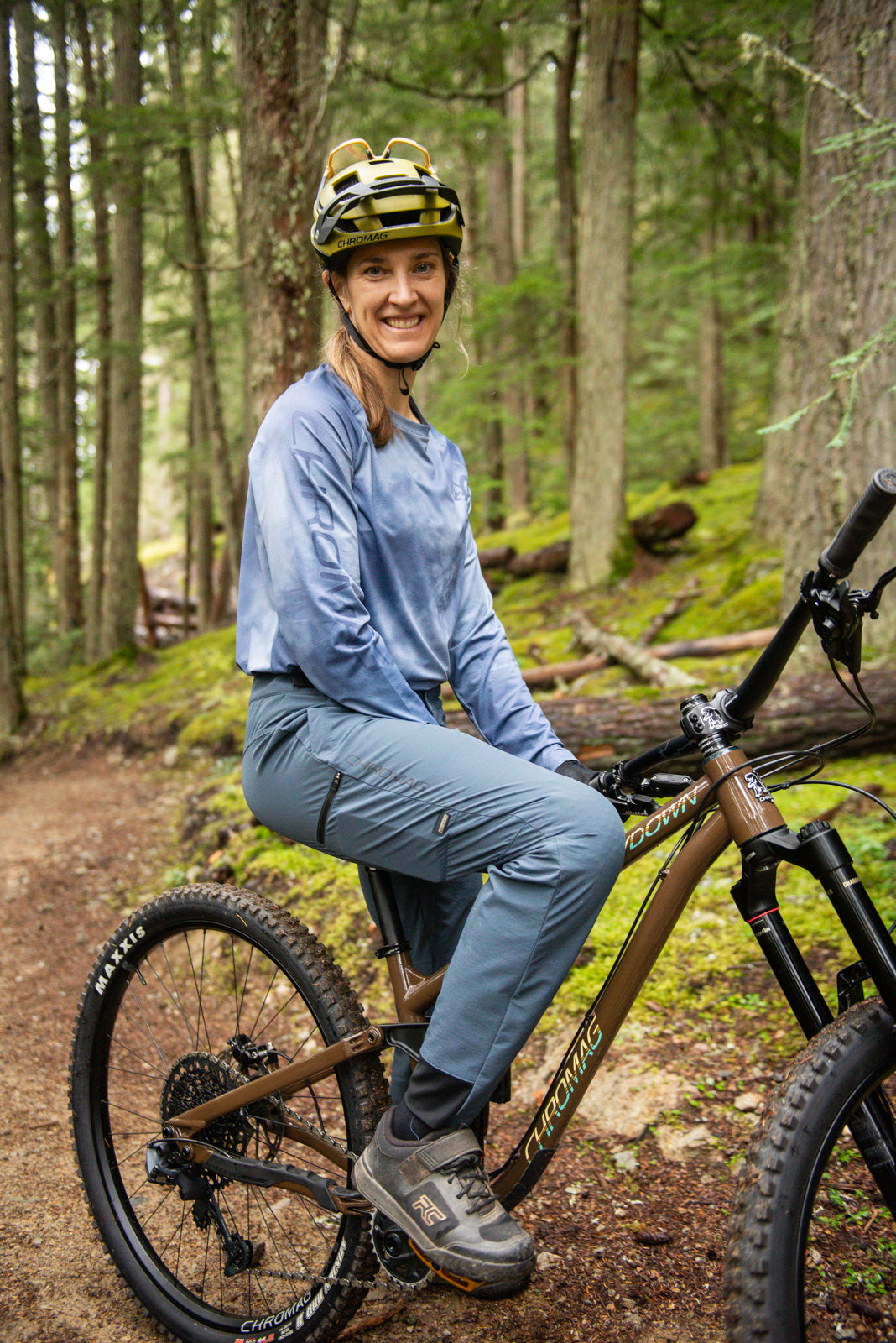 Camiseta Dominion para mujer